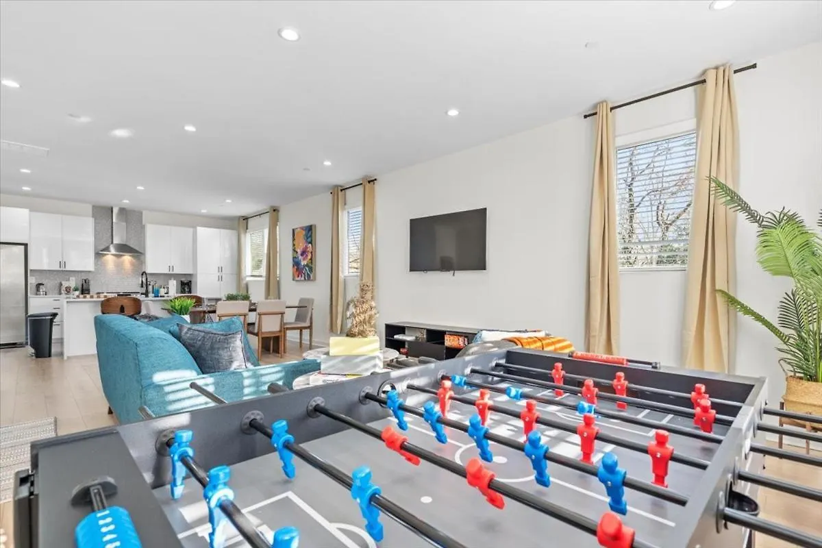 Elegant 3Br3.5Ba Modern Charlotte Townhouse Apartment