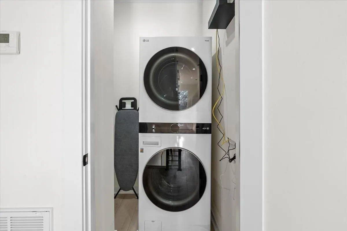 Elegant 3Br3.5Ba Modern Charlotte Townhouse Apartment