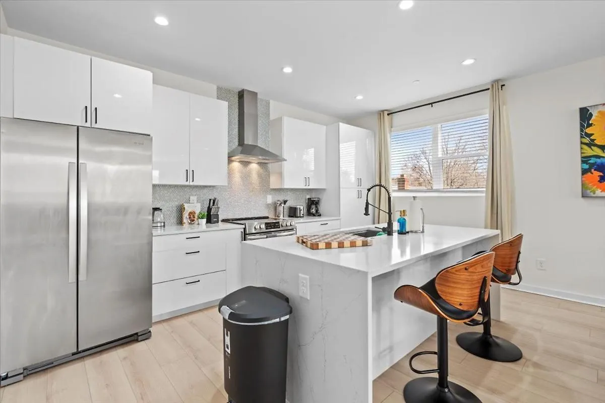 Elegant 3Br3.5Ba Modern Charlotte Townhouse Apartment