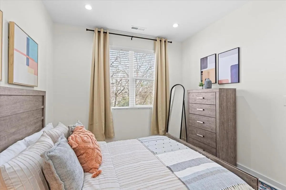 Elegant 3Br3.5Ba Modern Charlotte Townhouse Apartment 0*,