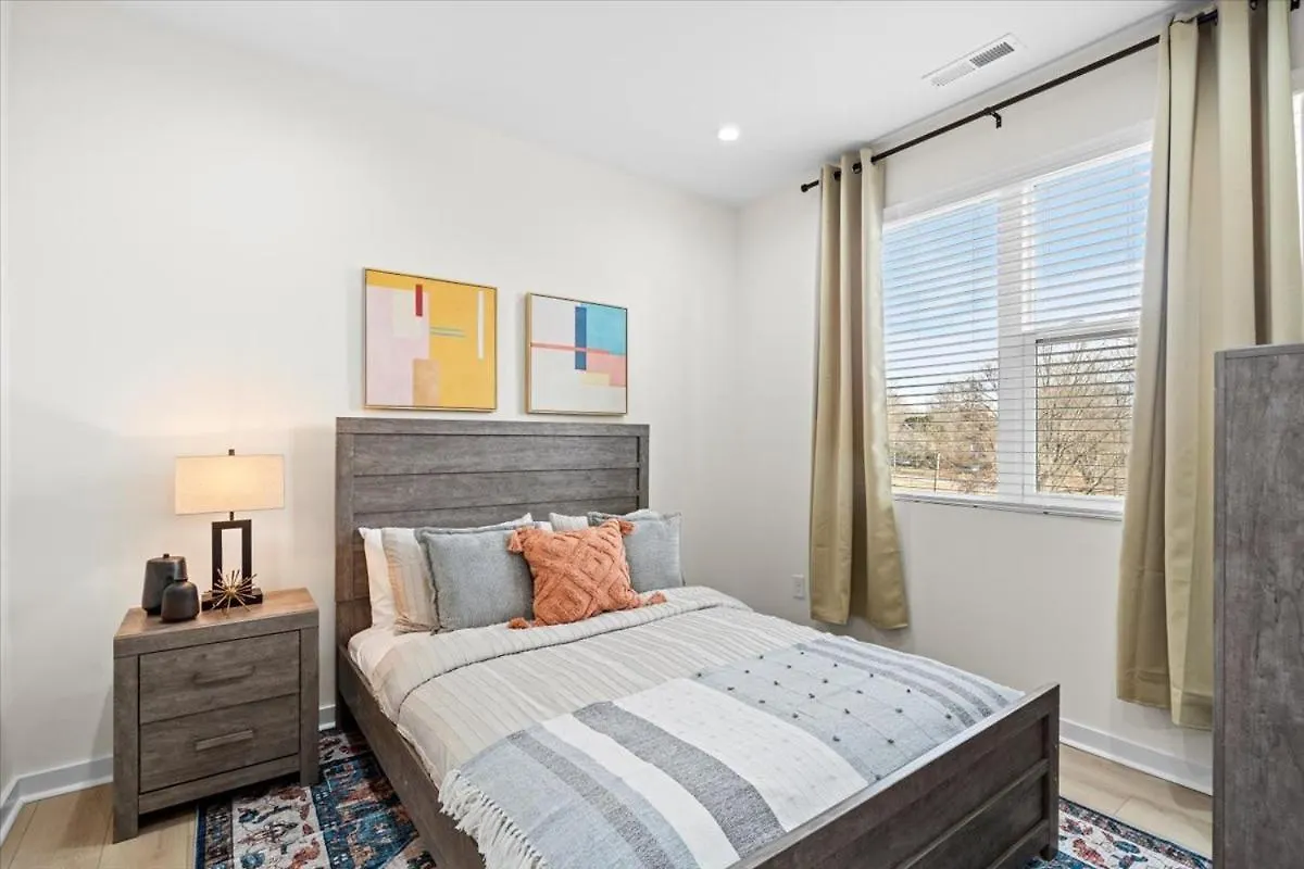 Elegant 3Br3.5Ba Modern Charlotte Townhouse Apartment