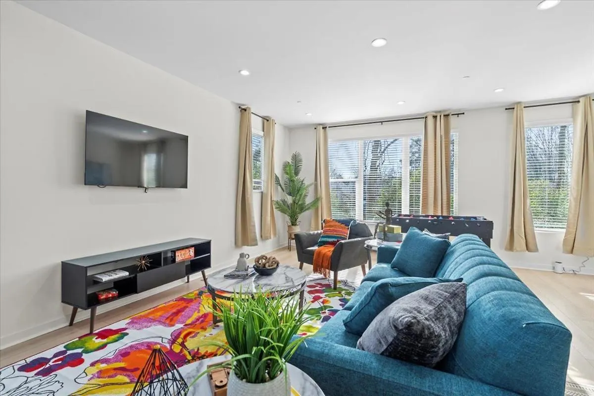 Elegant 3Br3.5Ba Modern Charlotte Townhouse Apartment